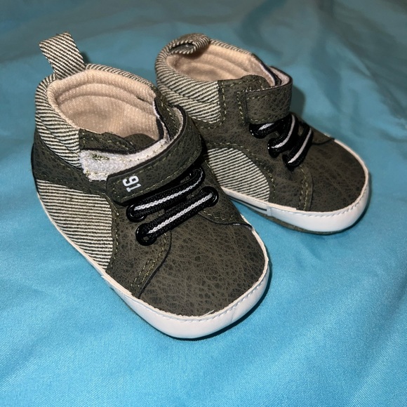 Infant Soft Sole High Top shoe - Picture 4 of 4
